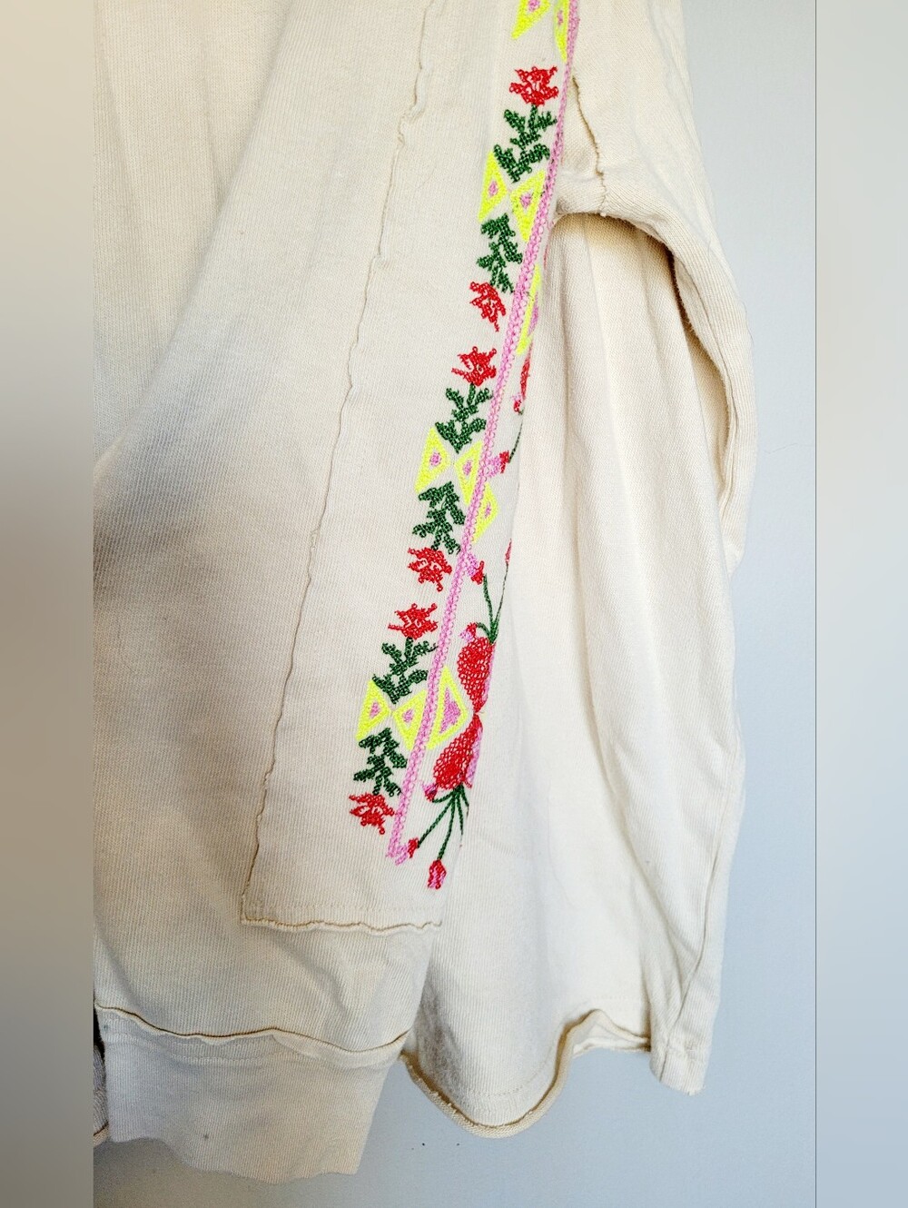 We The Free All My Heart Cream Sweatshirt Pink Bear&Floral Sleeve Embroidery XL - Picture 8 of 16